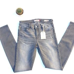 NWT Eunina Women’s Grey Mid Rise Skinny Jean